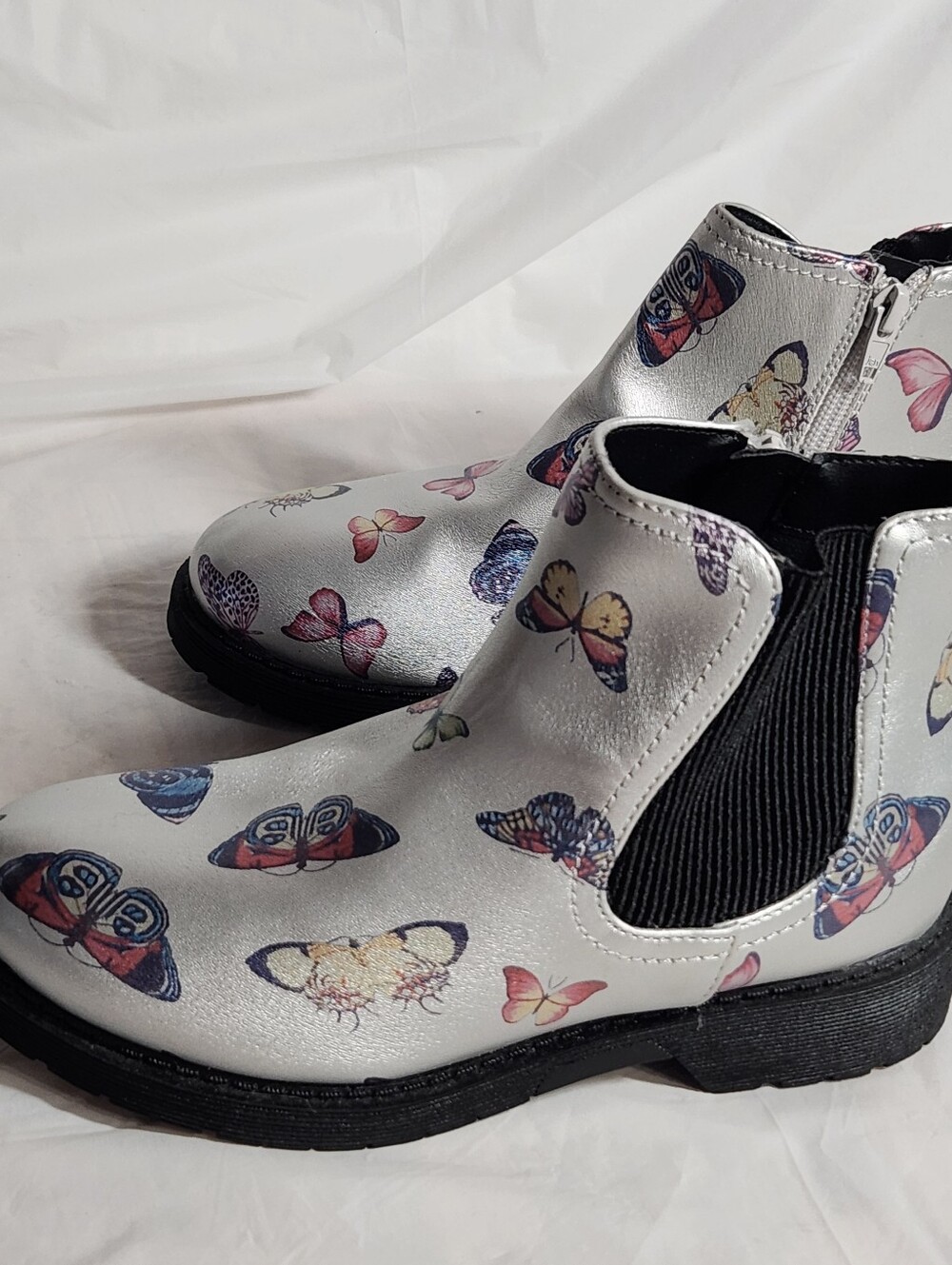 Girls' Madden NYC Silver Butterfly  Boots SZ 3